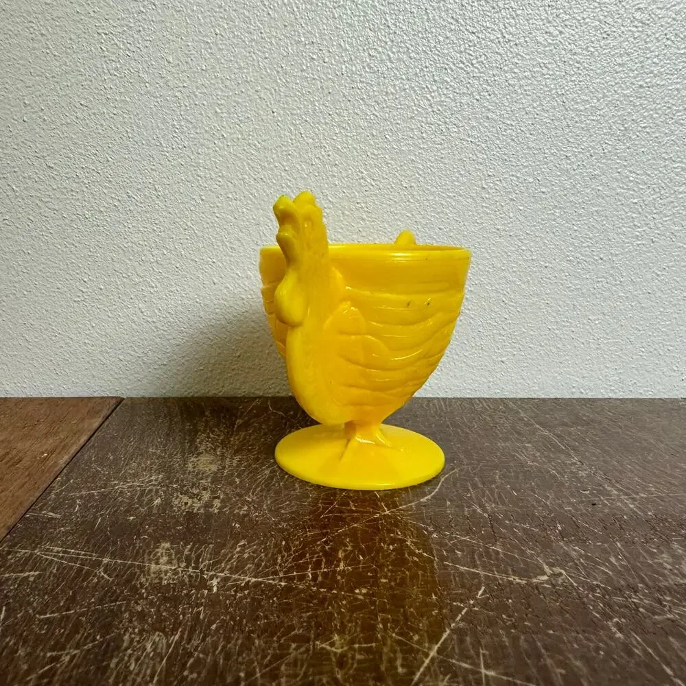 Vintage Plastic Yellow Chicken Egg Cup‎
